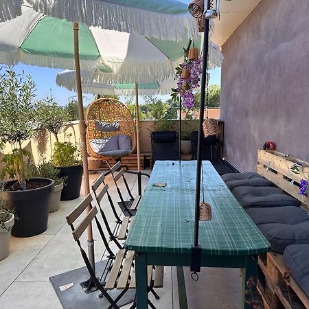 Joli Studio Le Clos D'Aix Avec Grande Terrasse Piscine Et Parking Gratuit Aix-en-Provence Buitenkant foto